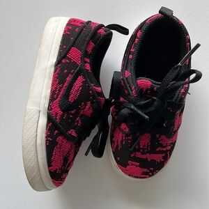 Nike - toddler, 7c, magenta/black tapestry tennis shoes